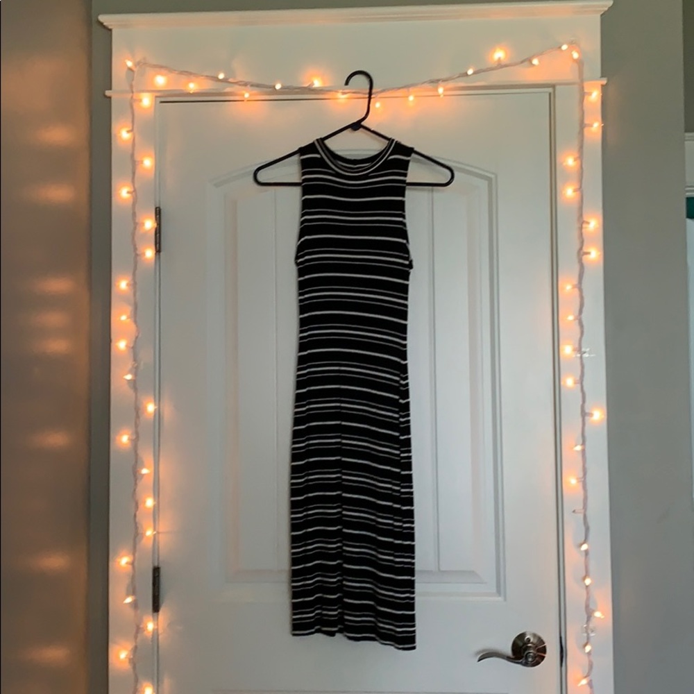 black and white striped sleeveless midi/maxi dress